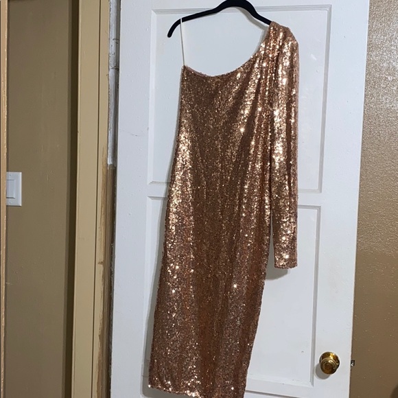 Womens/Juniors sequin dress. - Picture 2 of 5